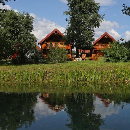 Riverside Apartments Otočac Esterno foto