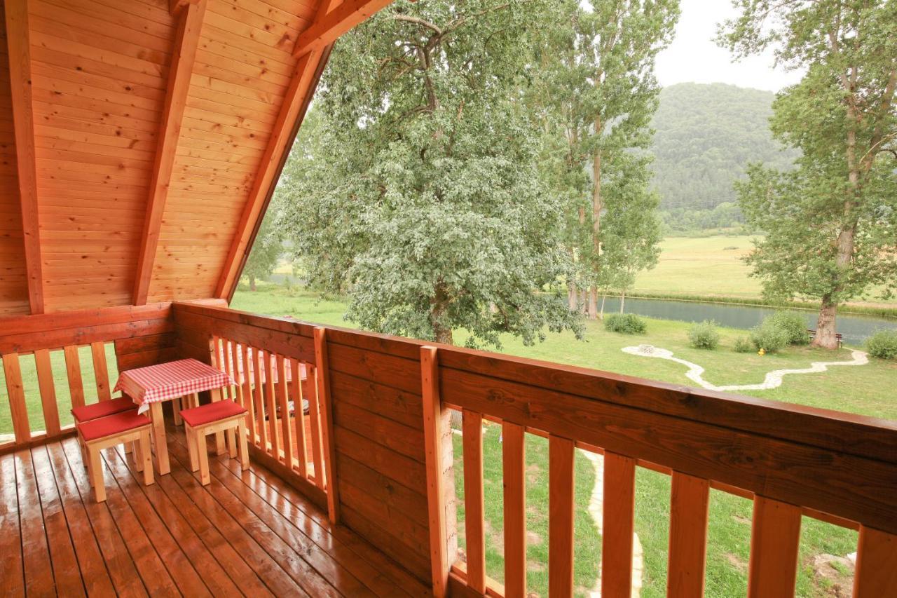 Riverside Apartments Otočac Esterno foto