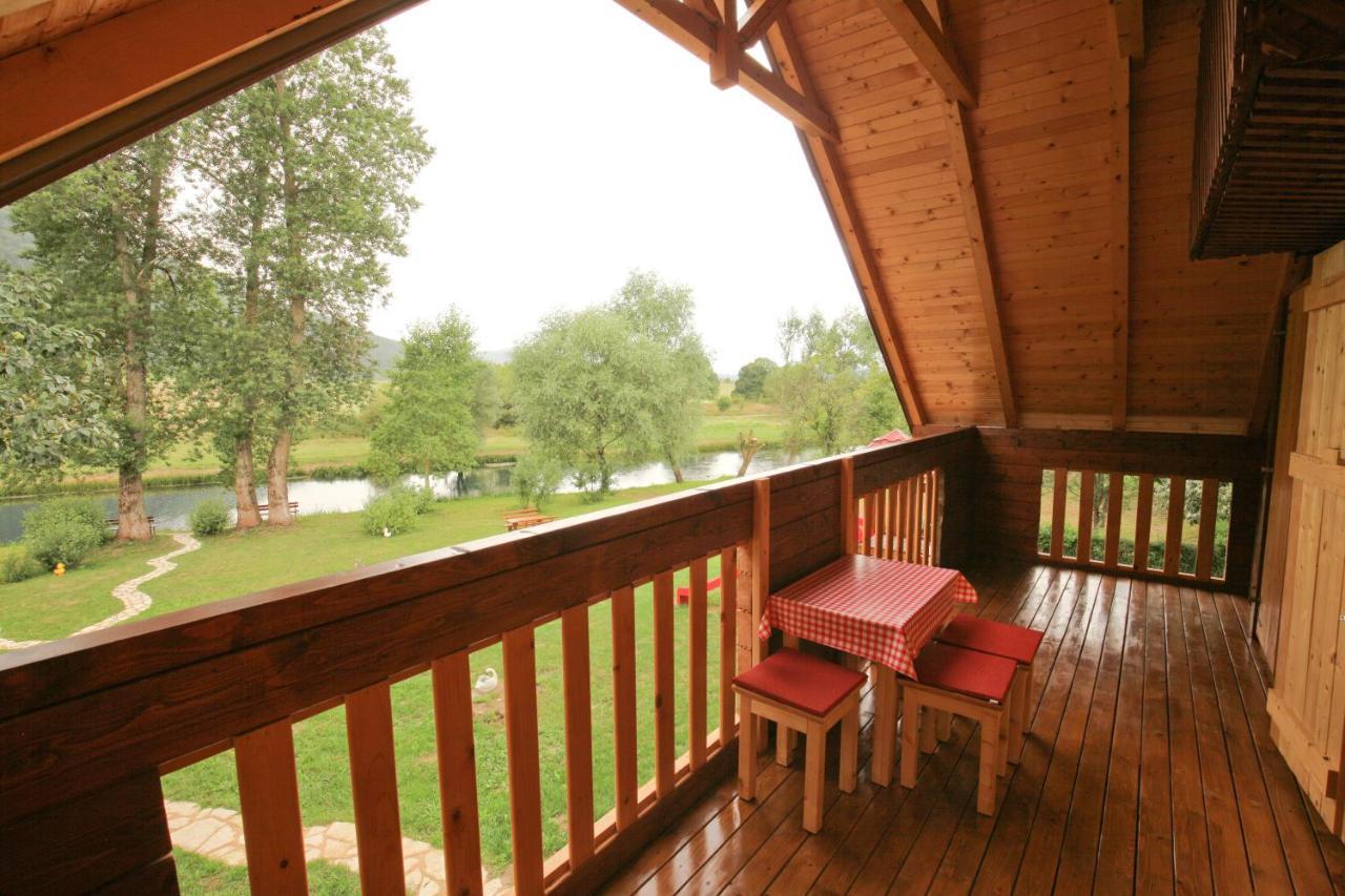 Riverside Apartments Otočac Esterno foto