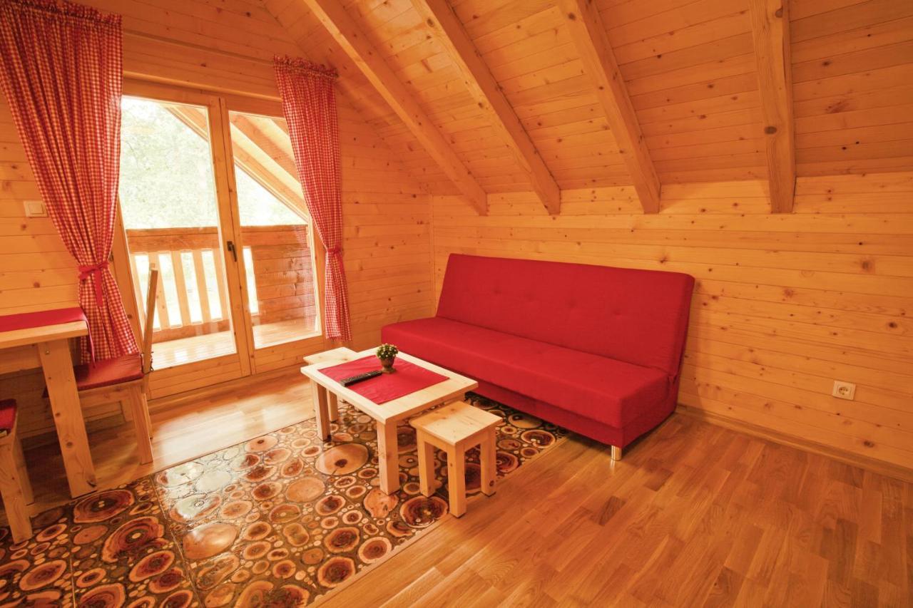 Riverside Apartments Otočac Esterno foto