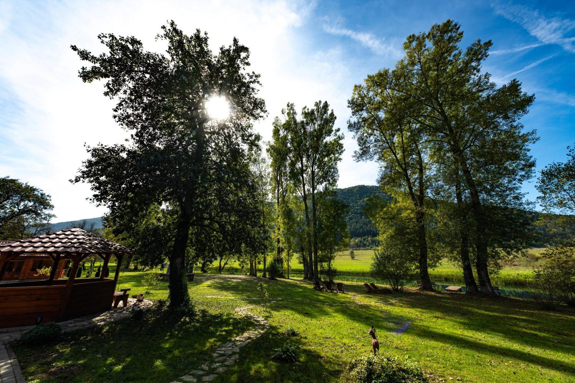 Riverside Apartments Otočac Esterno foto