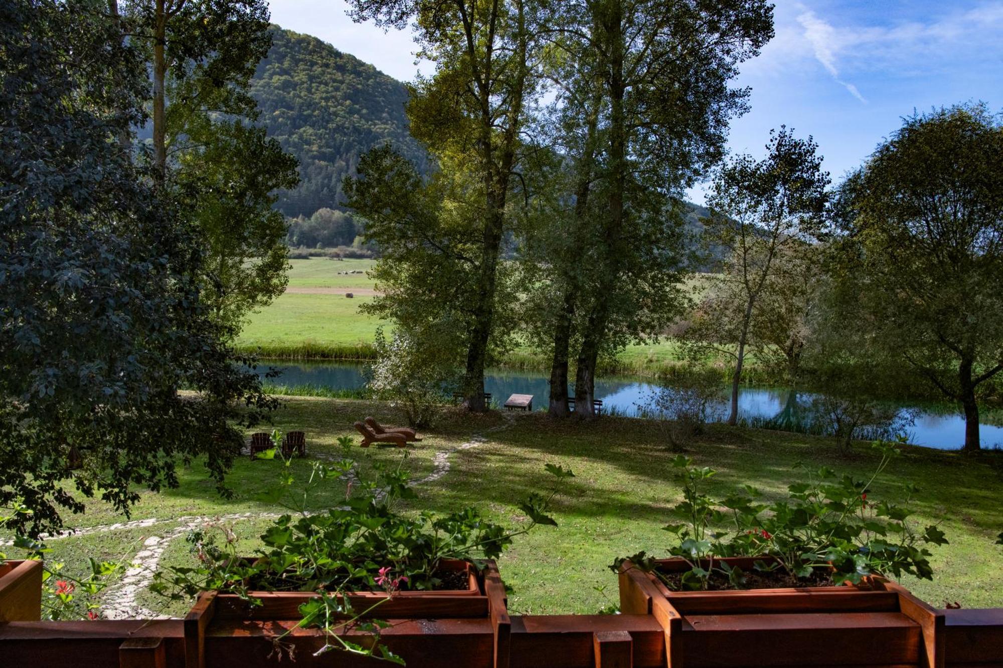 Riverside Apartments Otočac Esterno foto